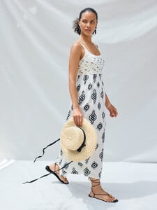 252408100_0890_1.jpg