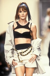 Chanel 1994 Women RTW 109.jpg