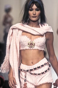 Chanel 1994 Women RTW 79.jpg