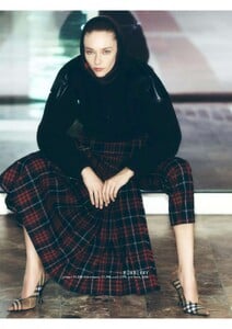 Elle UK September 2025_9.jpg