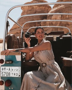 Guess 25ss @ Al Ula_495336558_1082256613940448_3300738912968599797_n (LizaM).jpg
