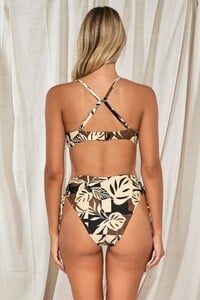 JessT - Sunsets - Bay Club Annalee Underwire Sporty Spaghetti_11 - t585-baycl--l-bikini-full-back-wear01-jessica01_8.jpg