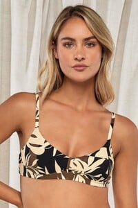 JessT - Sunsets - Bay Club Annalee Underwire Sporty Spaghetti_11 - t585-baycl_bikini-top-front-wear00-jessica02_11.jpg