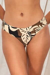 JessT - Sunsets - Bay Club Hazel Hipster  Scrunch Back Bikini_10 - b310-baycl-bikini-bottom-front-wear00-jessica03_11.jpg