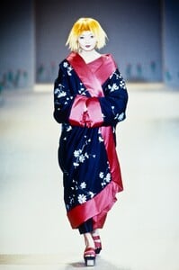 Kenzo 1996 Women RTW 103.jpg
