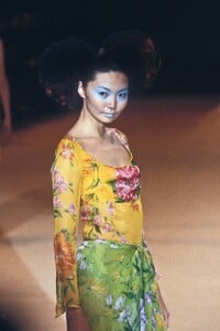 Kenzo 1998 Women RTW 22.jpg