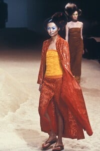 Kenzo 1998 Women RTW 31.jpg
