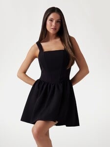 KiannaLS - Guess '25_Flare short dress4_W5PK1WWG130-JBLK-ALT1.jpg