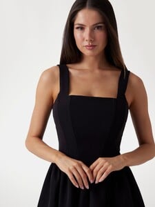 KiannaLS - Guess '25_Flare short dress4_W5PK1WWG130-JBLK-ALT2.jpg