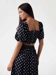 KiannaLS - Guess '25_Polka dot top with bow5_W5PH1UWG280-FJAG-ALT2.jpg