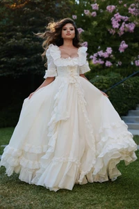 LR_SELKIE_UNVEILED_HEART214_91399f2e-11ef-4d73-b520-f4c6e2acec8e.jpg