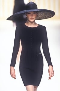 Pierre Balmain 1994 Haute Couture 74.jpg