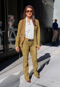 Priyanka_Chopra_Jonas_is_seen_leaving_Good_Morning_America_on_June_242C_2025_in_New_York_City_281029.jpg