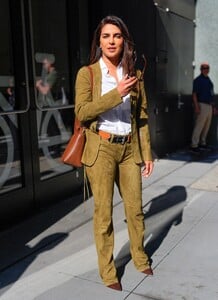 Priyanka_Chopra_Jonas_is_seen_leaving_Good_Morning_America_on_June_242C_2025_in_New_York_City_281129.jpg