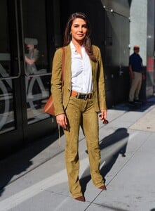 Priyanka_Chopra_Jonas_is_seen_leaving_Good_Morning_America_on_June_242C_2025_in_New_York_City_281229.jpg