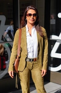 Priyanka_Chopra_Jonas_is_seen_leaving_Good_Morning_America_on_June_242C_2025_in_New_York_City_284529.jpg