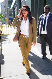 Priyanka_Chopra_Jonas_is_seen_leaving_Good_Morning_America_on_June_242C_2025_in_New_York_City_285229.jpg