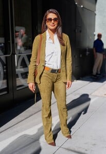 Priyanka_Chopra_Jonas_is_seen_leaving_Good_Morning_America_on_June_242C_2025_in_New_York_City_285729.jpg