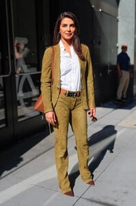 Priyanka_Chopra_Jonas_is_seen_leaving_Good_Morning_America_on_June_242C_2025_in_New_York_City_285929.jpg