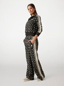 SeylaZ - Guess '25_All-over logo sweatpants5_V5YB10K0282-FJ8C-ALT1.jpg