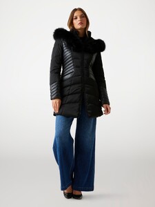 SeylaZ - Guess '25_Faux fur hood puffer6_W4BL61WGLZ0-JBLK-ALT4.jpg