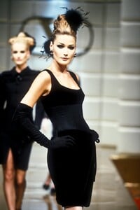 Valentino 1995 Haute Couture 66.jpg