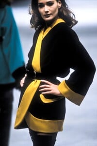 Versace 1991 Women RTW 2.jpg