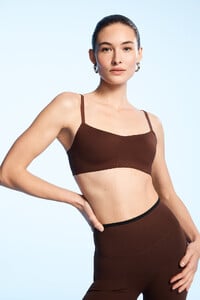 Victorias-Secret-2025-Grace-VSX-Featherweight-Light-Sports-Bra-Elevate-Legging-1.jpg