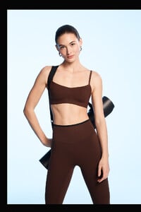 Victorias-Secret-2025-Grace-VSX-Featherweight-Light-Sports-Bra-elevate-Legging-3.jpg