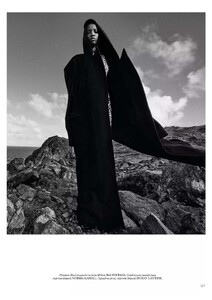 Vogue France 08-2025_10.jpg
