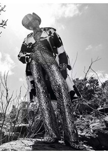 Vogue France 08-2025_4.jpg