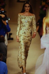 Yves Saint Laurent 1996 Haute Couture 220.jpg