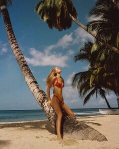 bikinilovers_1753729301_3686871064131385151_267768073.jpg