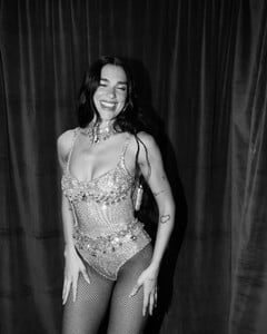 dualipa-20250626_091117-5.jpg
