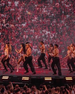 dualipa-20250626_091117-7.jpg