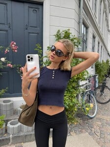 emiliasilberg posts 2025-07-28 15.41 DMp0zodtBM5_3_4 525006369_18516674215013748_36635399384271498_n.jpg