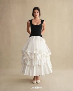 jacquemus_514852137_18521804020019666_8986422653271932519_n.jpg