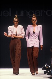 katarina & sara eu8944.jpg