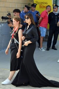 monica bellucci gonna a sirena giffoni film festival 2025 look dark chic IPA_Agency_IPA60969356.jpg
