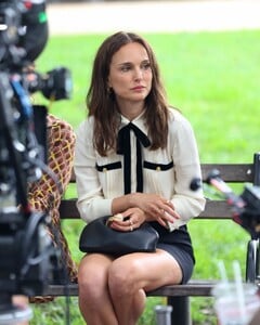 natalie-portman-films-good-sex-in-nyc-s-washington-square-0.jpg