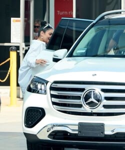 vanessa-hudgens-masterfully-blends-comfort-and-cool-at-lax-4.jpg