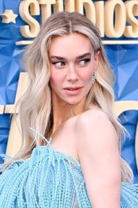 vanessa-kirby-debuts-loewe-s-aqua-whirl-at-fantastic-four-london-premiere-9.jpg