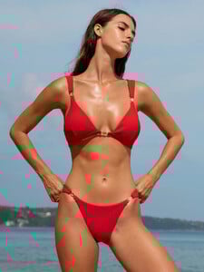 women-knitted-nylon-blended-bikini-tops-sustainable-05.jpg