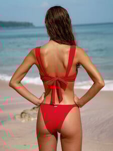 women-knitted-nylon-blended-bikini-tops-sustainable-09.jpg