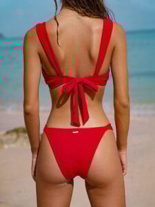 women-knitted-nylon-blended-bikini-tops-sustainable-10.jpg