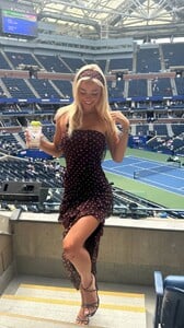 [2025.08.24] livvydunne_3706543128809748797.jpg