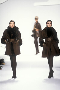Christian Dior 1991 Women RTW 21.jpg