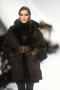 Christian Dior 1991 Women RTW 23.jpg