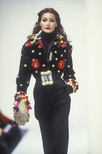 Dolce Gabbana 1992 Women RTW 127.jpg