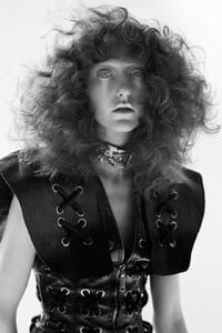 Kim_Davis_Iso-Model-Management-27.jpg